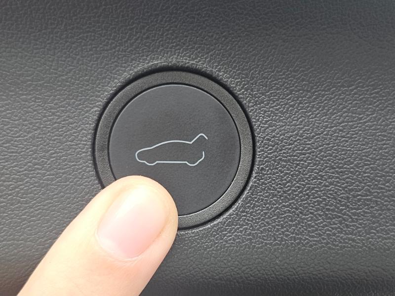 Tesla Model Y photo 75