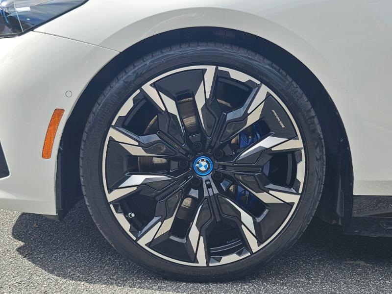 BMW i5 photo 16