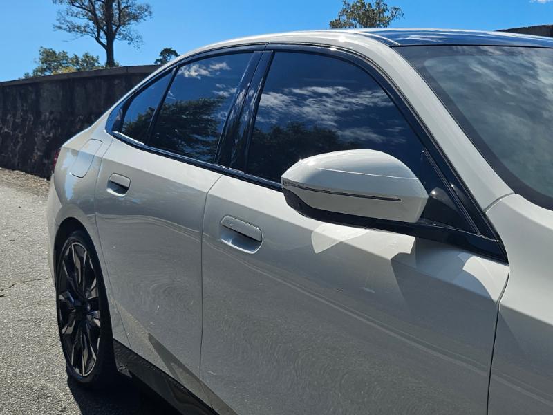 BMW i5 photo 18