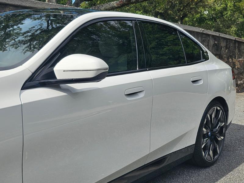BMW i5 photo 20