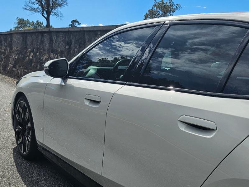 BMW i5 photo 21