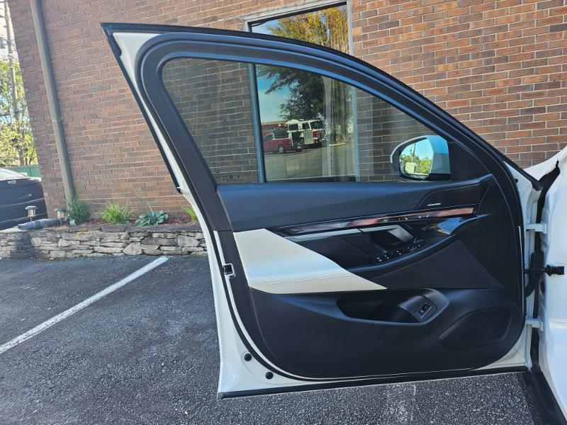 BMW i5 photo 31