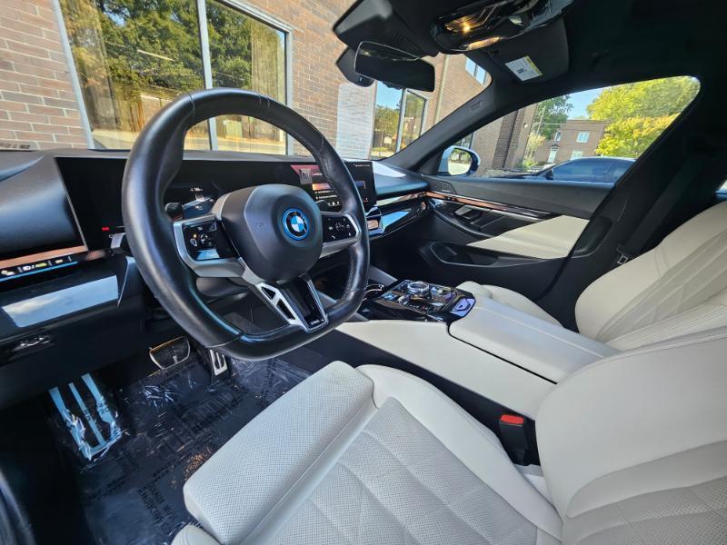 BMW i5 photo 37