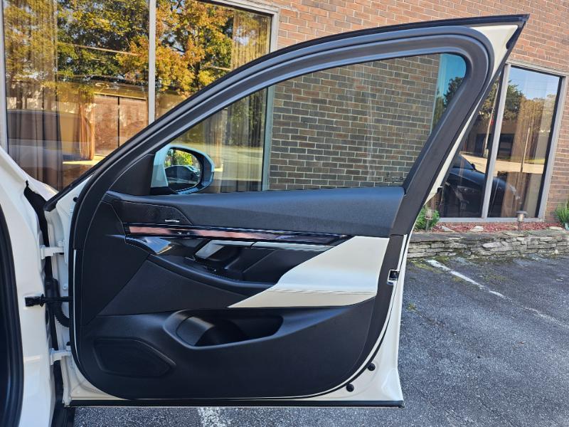 BMW i5 photo 64