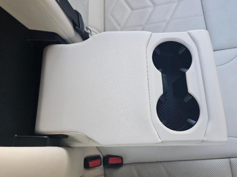 BMW i5 photo 73