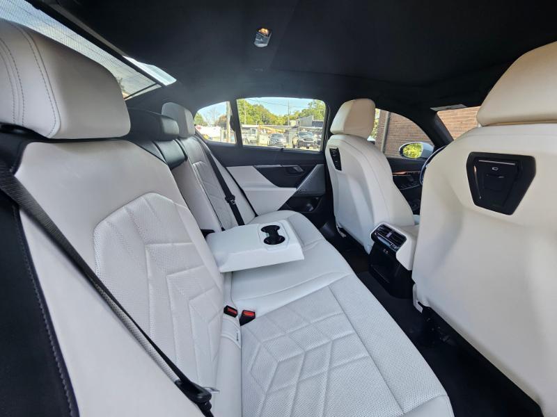 BMW i5 photo 74