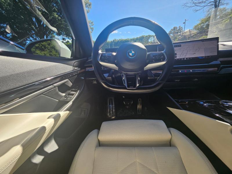 BMW i5 photo 3