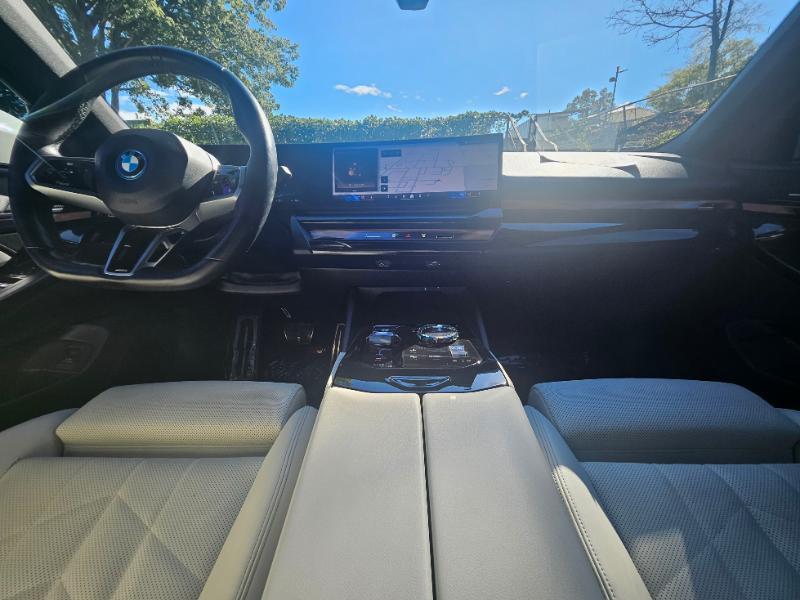 BMW i5 photo 42