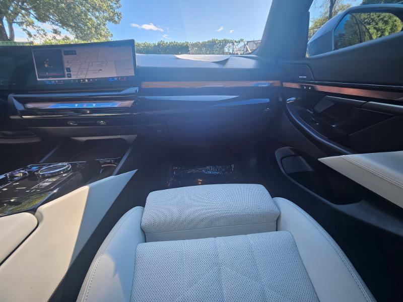 BMW i5 photo 59