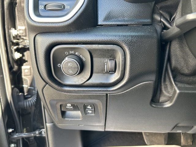 RAM 1500 Big Horn Crew Cab SWB 4WD 2021 RAM 1500 Big Horn Crew Cab SWB 4WD 2021