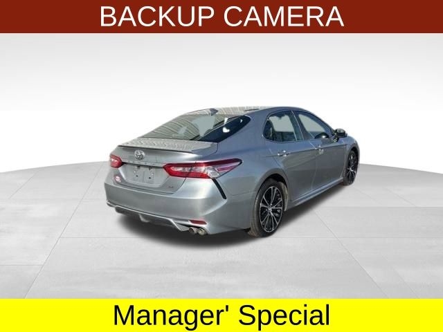 Toyota Camry SE 2020