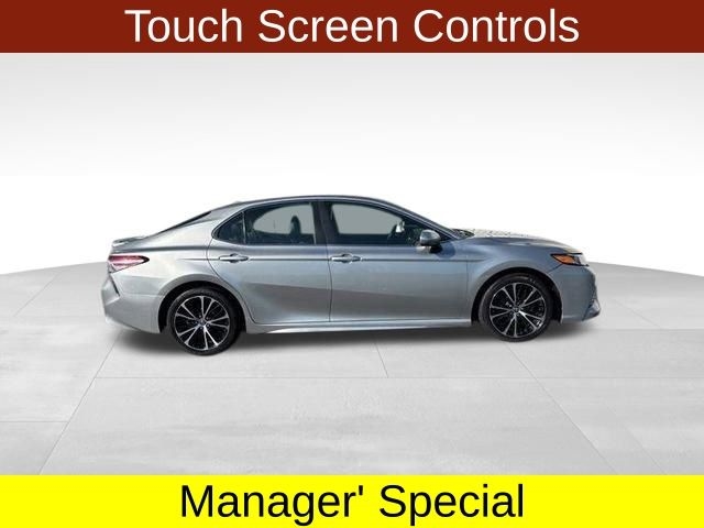 Toyota Camry SE 2020