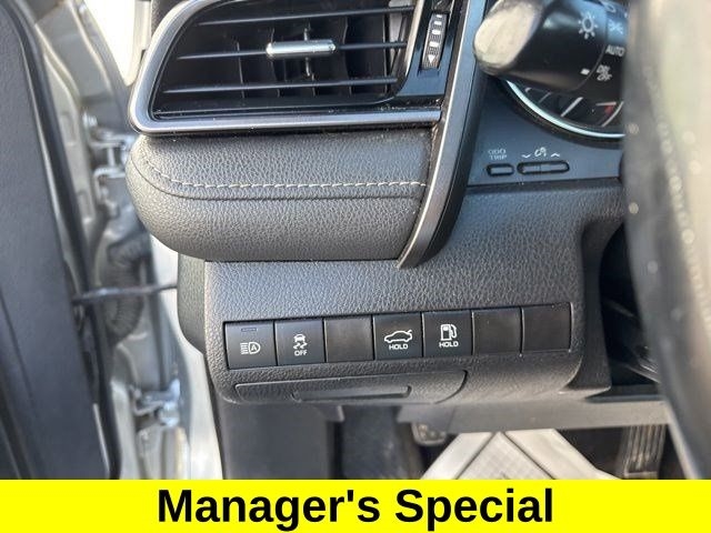 Toyota Camry SE 2020