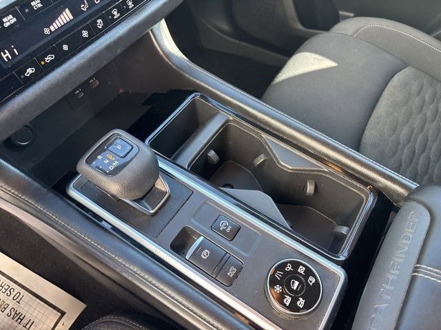 Nissan Pathfinder SV 4WD 2022 Nissan Pathfinder SV 4WD 2022