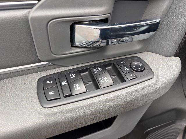 RAM 1500 Classic Tradesman Crew Cab SWB 4WD 2019 RAM 1500 Classic Tradesman Crew Cab SWB 4WD 2019