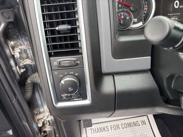 RAM 1500 Classic Tradesman Crew Cab SWB 4WD 2019 RAM 1500 Classic Tradesman Crew Cab SWB 4WD 2019
