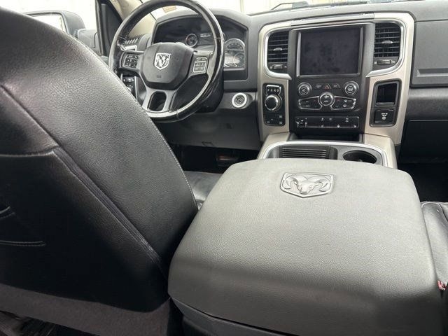 RAM 1500 Classic Tradesman Crew Cab SWB 4WD 2019 RAM 1500 Classic Tradesman Crew Cab SWB 4WD 2019