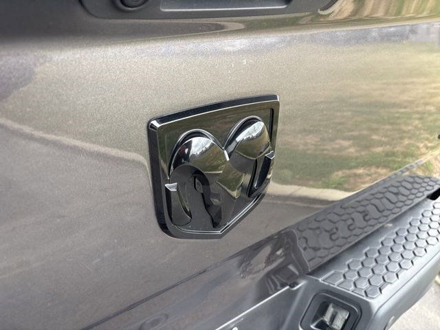 RAM 1500 Classic Tradesman Crew Cab SWB 4WD 2019 RAM 1500 Classic Tradesman Crew Cab SWB 4WD 2019