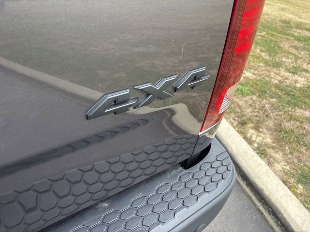 RAM 1500 Classic Tradesman Crew Cab SWB 4WD 2019 RAM 1500 Classic Tradesman Crew Cab SWB 4WD 2019