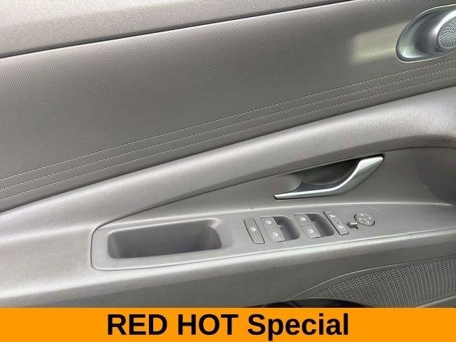 Hyundai Elantra SEL 2023