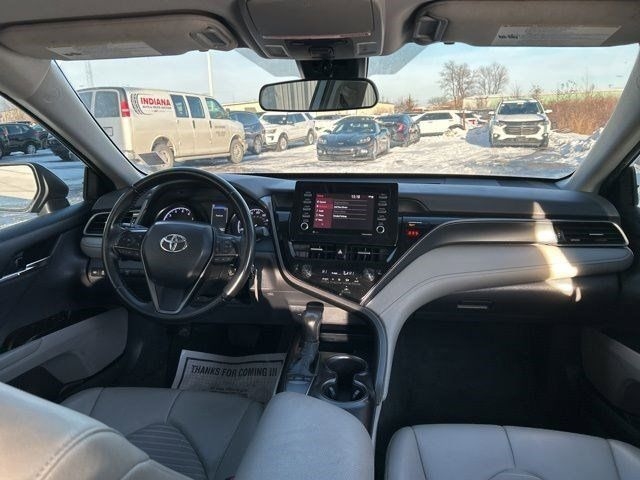 Toyota Camry SE 2022