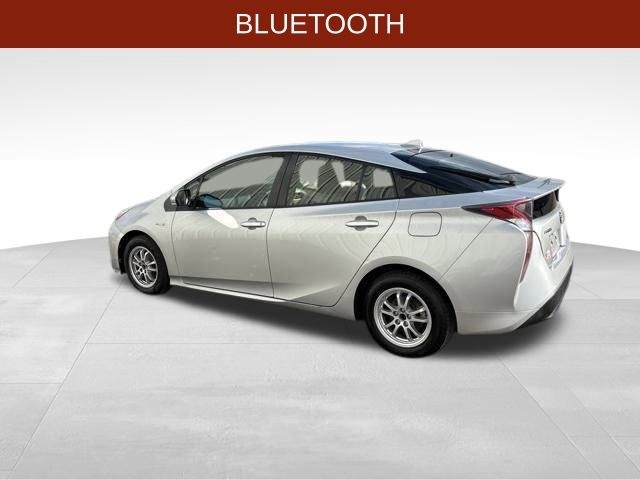 Toyota Prius Two 2016