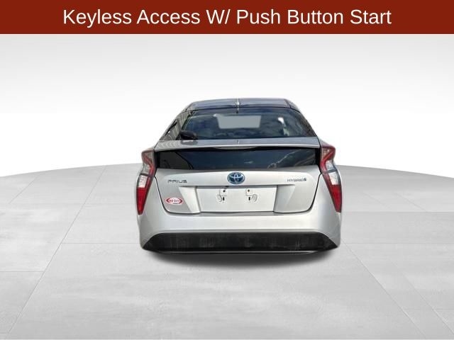 Toyota Prius Two 2016