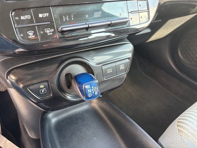 Toyota Prius Two 2016