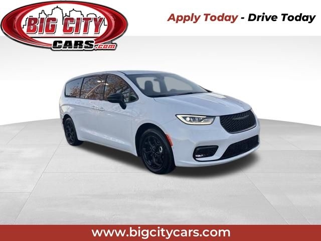 2024 Chrysler Pacifica Hybrid Select