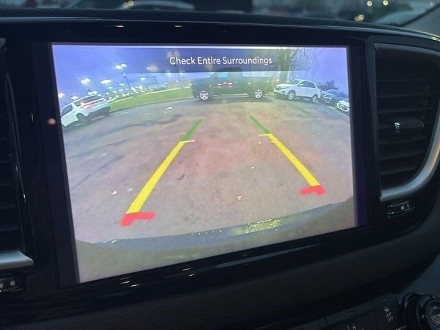 Chrysler Pacifica Touring L 2023