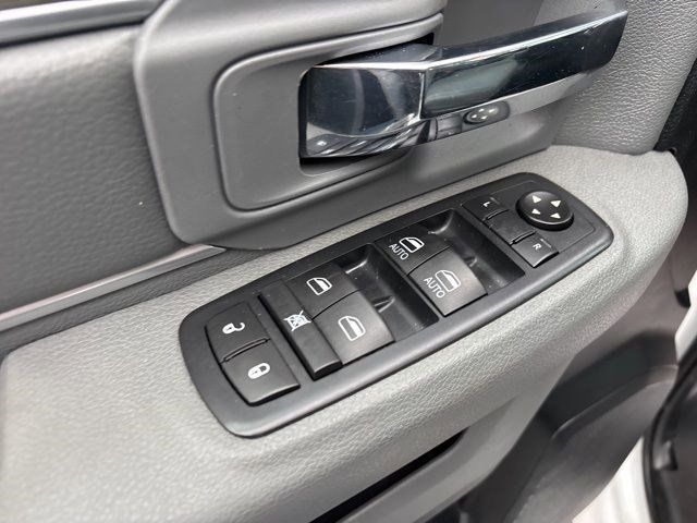 RAM 1500 SLT Crew Cab 4WD 2017