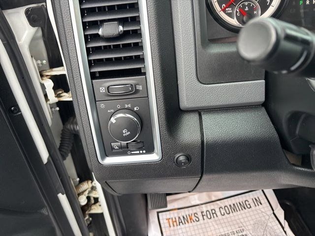 RAM 1500 SLT Crew Cab 4WD 2017