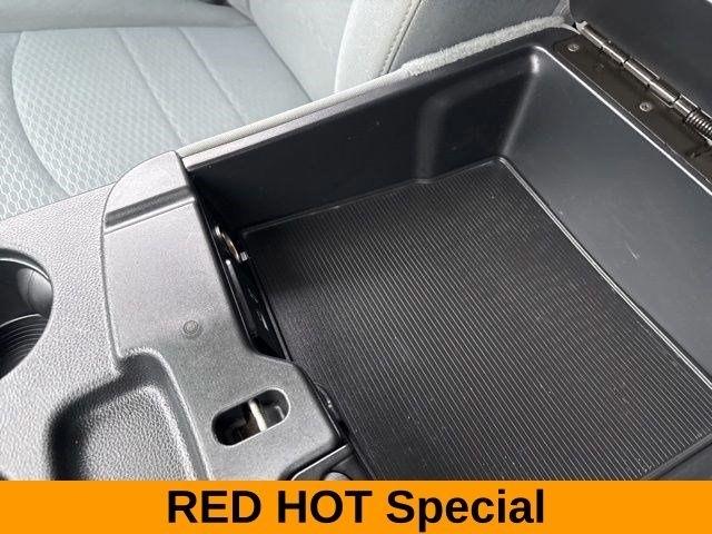 RAM 1500 SLT Crew Cab 4WD 2017