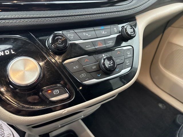 Chrysler Pacifica Hybrid Touring L 2022