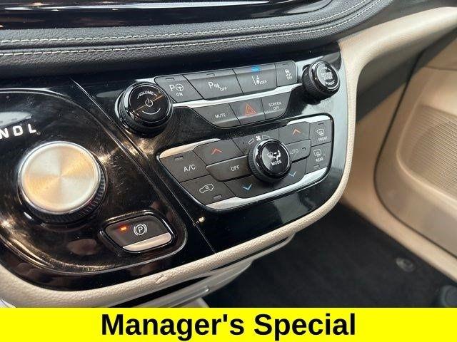 Chrysler Pacifica Hybrid Touring L 2022