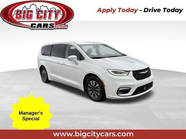 2022 Chrysler Pacifica Hybrid Touring L