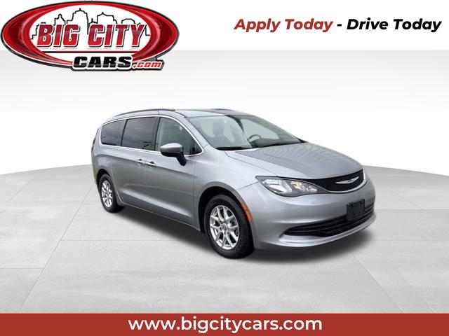 2020 Chrysler Voyager's photo
