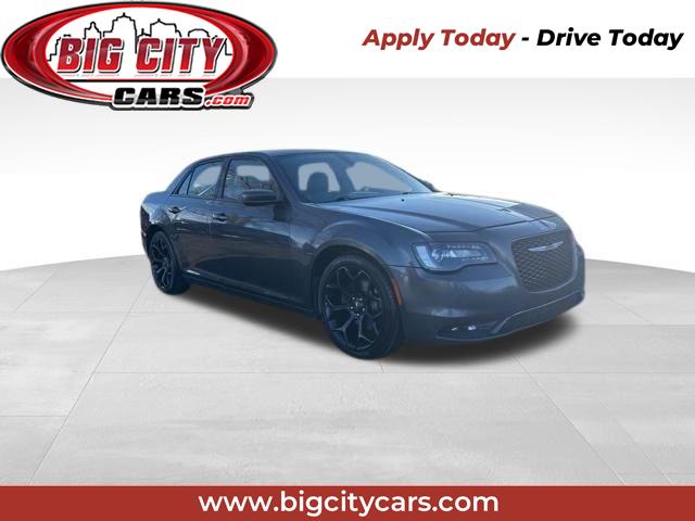2019 Chrysler 300 S's photo