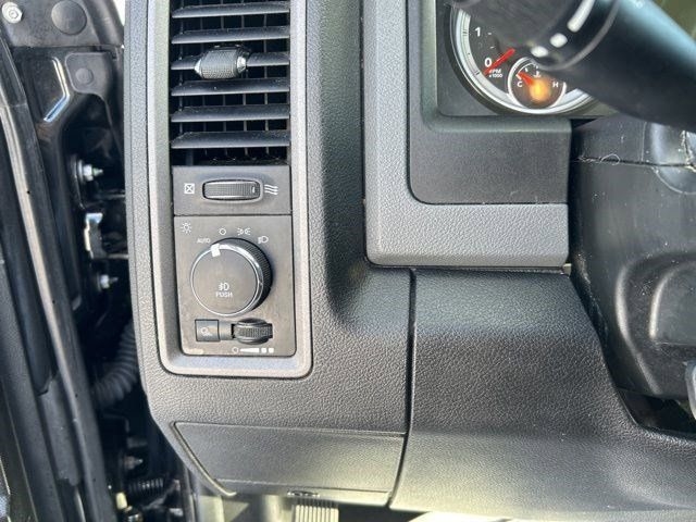 RAM 1500 Classic Tradesman Crew Cab SWB 4WD 2019