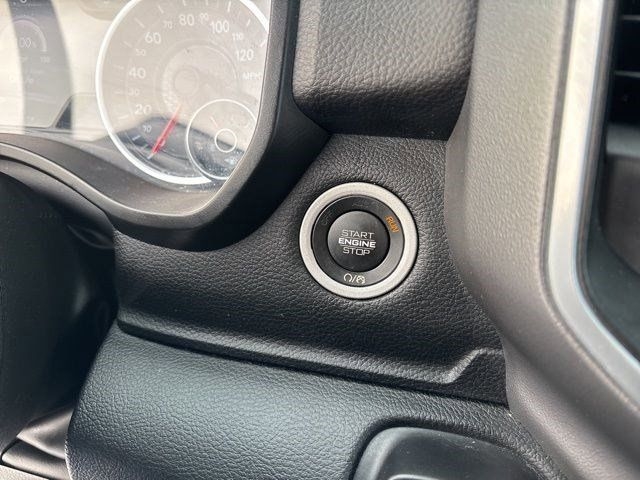 RAM 1500 Big Horn Crew Cab SWB 4WD 2022