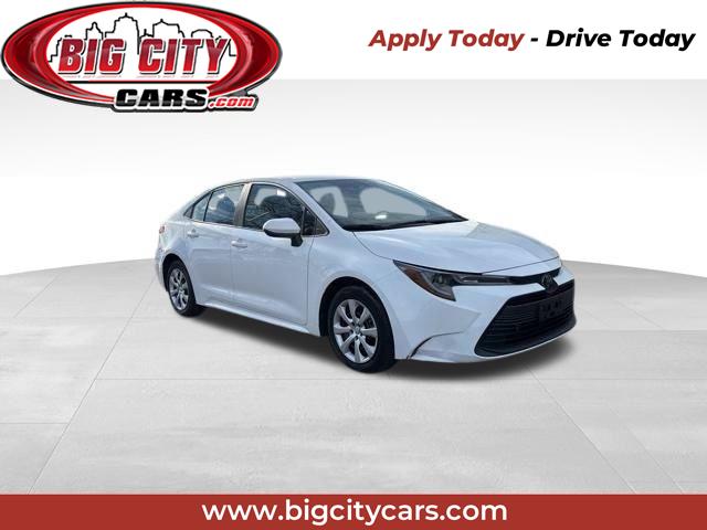 2024 Toyota Corolla LE's photo