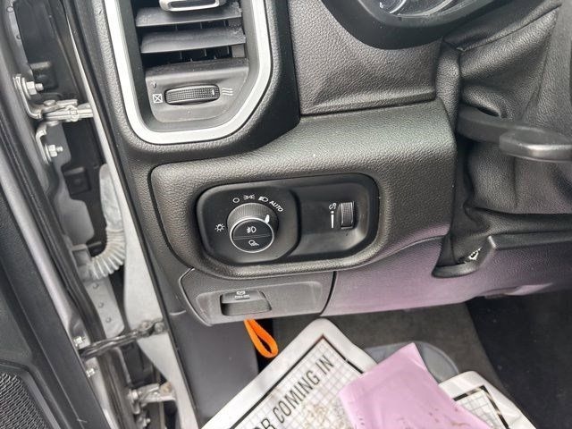 RAM 1500 Big Horn Quad Cab 4WD 2021