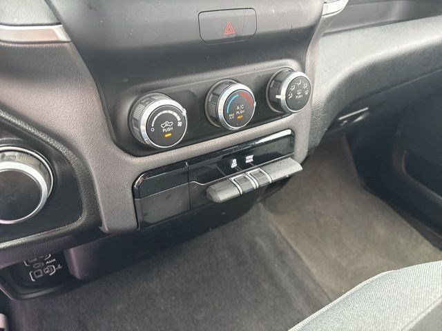 RAM 1500 Big Horn Quad Cab 4WD 2021