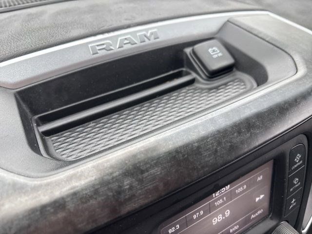 RAM 1500 Big Horn Quad Cab 4WD 2021