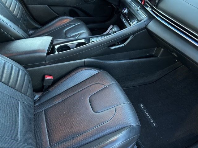 Hyundai Elantra Limited 2022