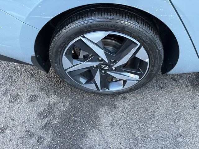 Hyundai Elantra Limited 2022