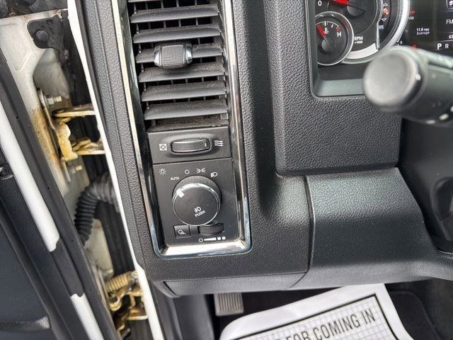 RAM 1500 Sport Crew Cab SWB 4WD 2016