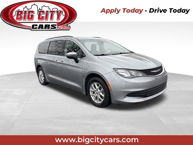 2020 Chrysler Voyager's photo