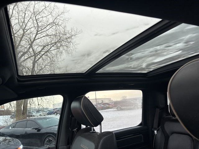 RAM 1500 Laramie Crew Cab 4WD 2021