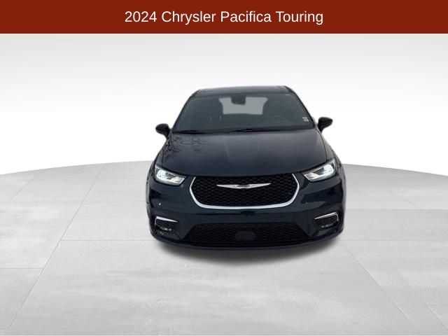 Chrysler Pacifica Touring 2024
